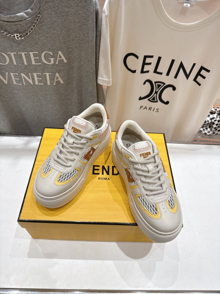 Кроссовки женские фото 2