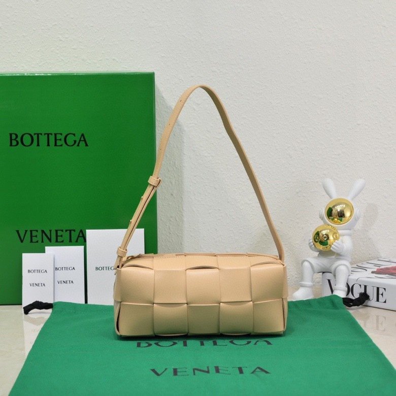 A bag women's BRICK CASSETTE 23.5 cm