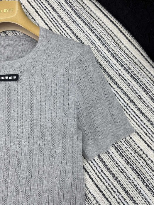 T-shirt women's фото 3