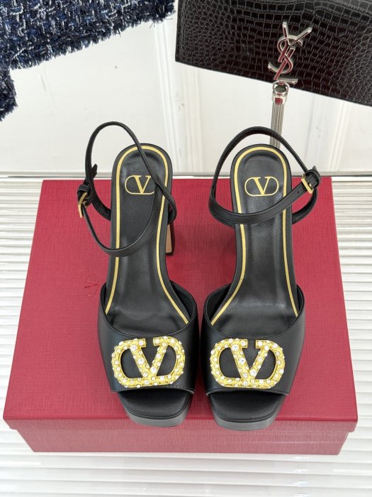 Босоножки фото 4