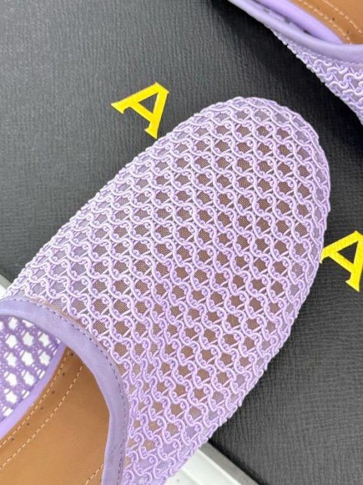 Шлепанцы женские фото 7