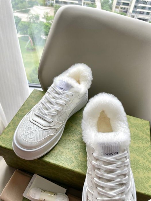 Sneakers leather on fur фото 9