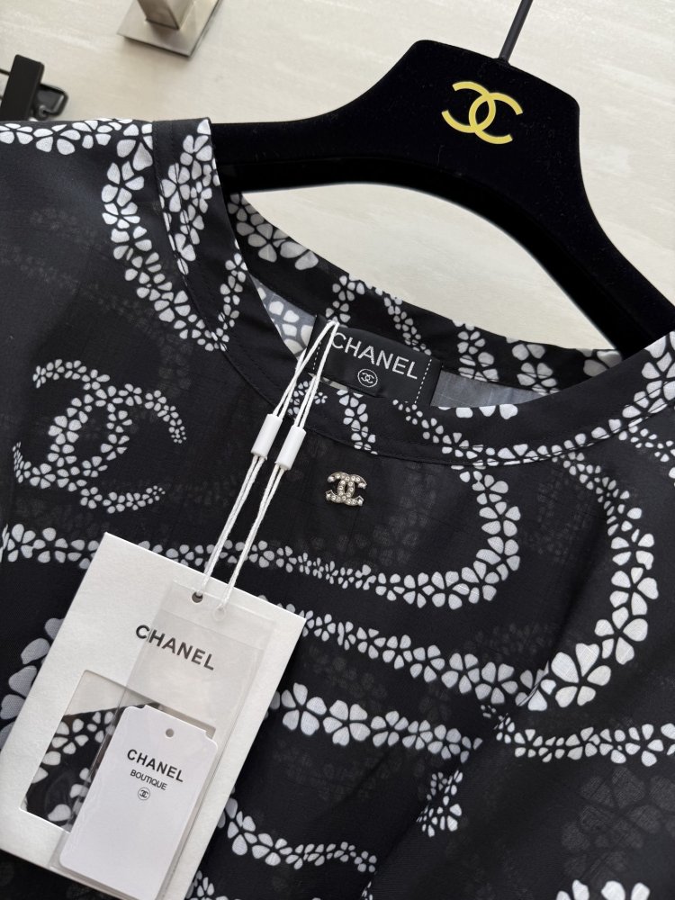 Футболка жіноча фото 5