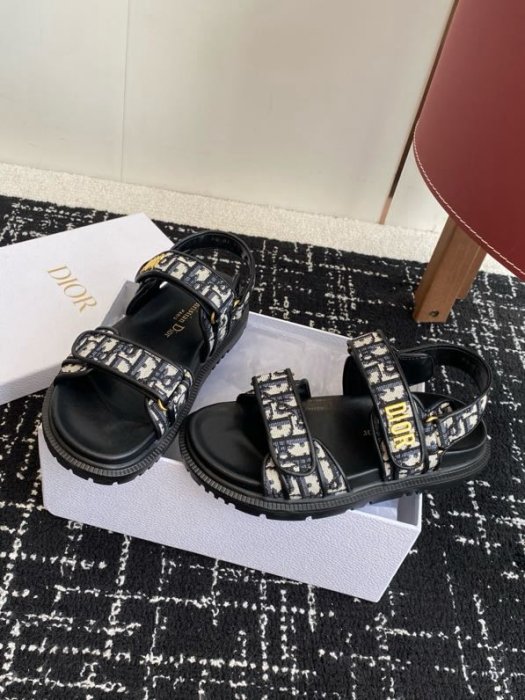 Сандалі жіночі фото 2