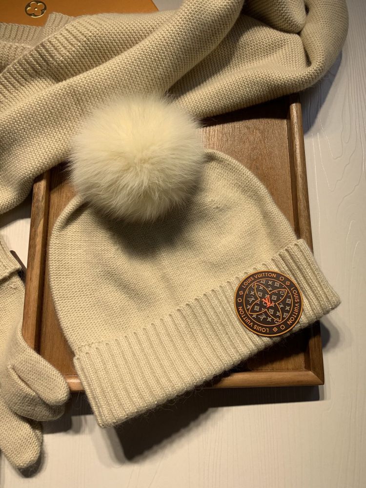Woolen set a cap, gloves and scarf фото 7