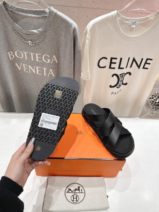 Шлепанцы женские фото 9