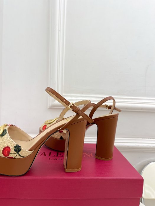 Босоножки фото 8