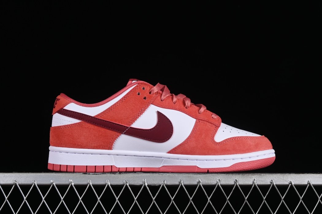 Sneakers SB Dunk Low Retro Valentines Day фото 2