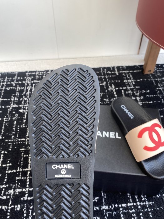 Шлепанцы женские фото 9