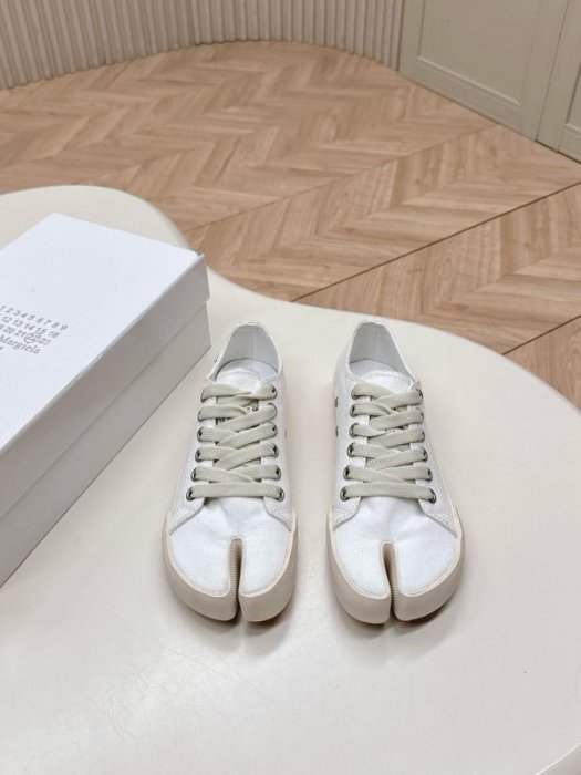 Кеди жіночі з роздвоєним носком