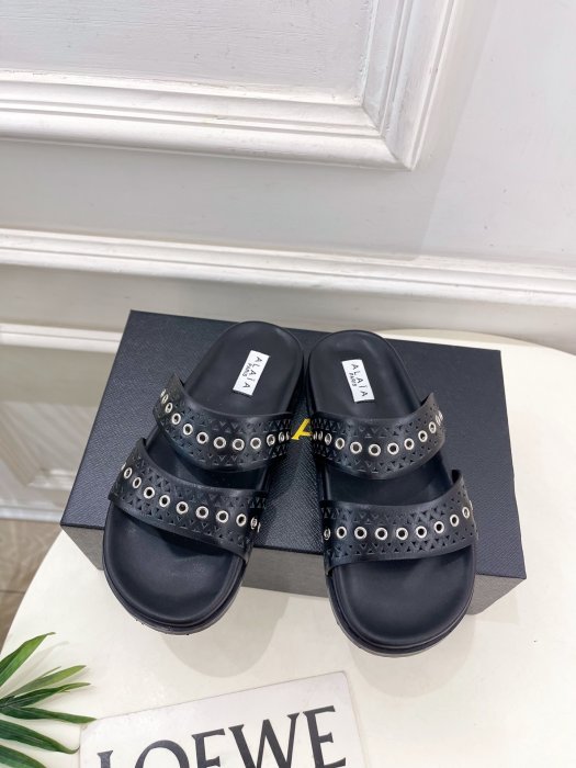 Шлепанцы женские