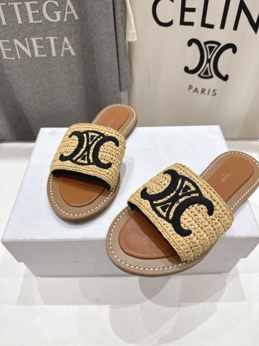 Шлепанцы женские фото 7