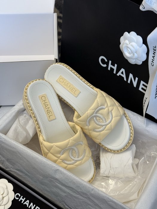 Шлепанцы фото 2