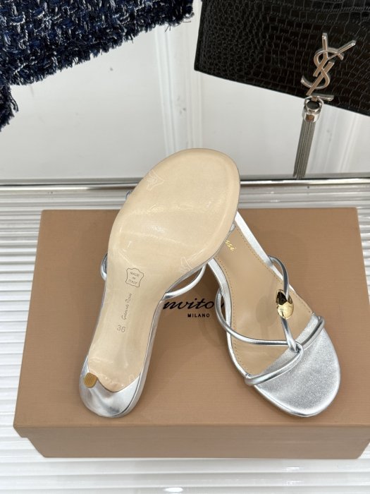 Sandals on stud фото 9