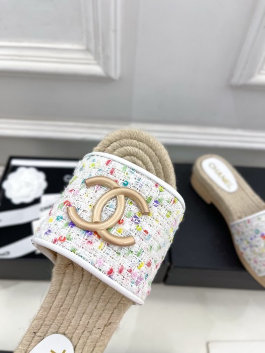 Шлепанцы женские фото 6