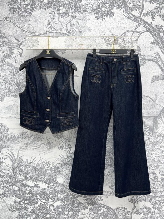 Костюм женский