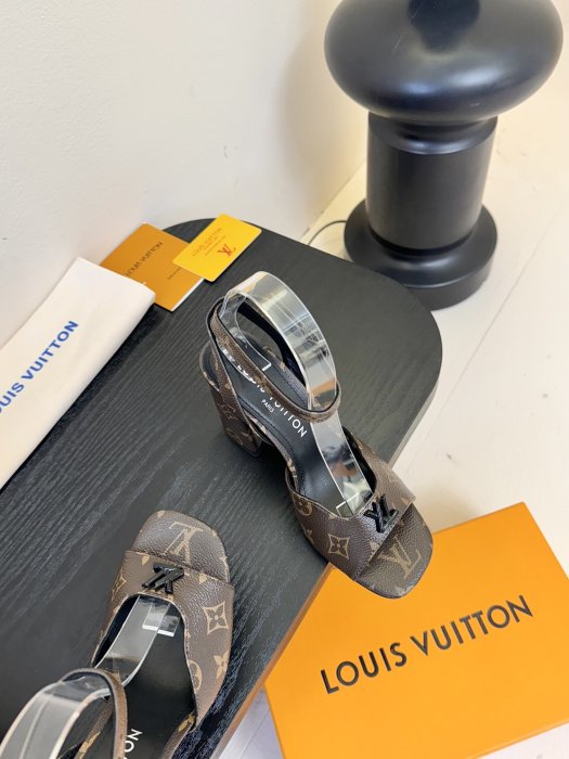 Босоножки фото 4