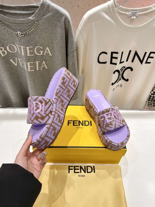 Шлепанцы фото 5