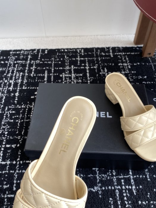 Шлепанцы женские фото 7