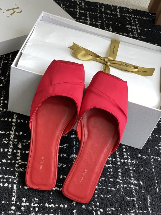 Шлепанцы женские фото 4