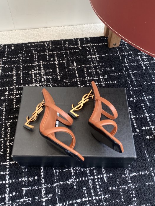 Босоножки фото 4