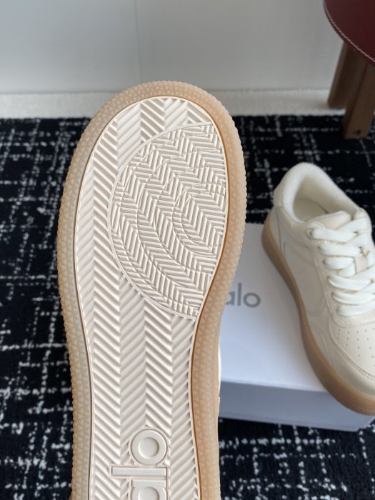 Кроссовки женские фото 9