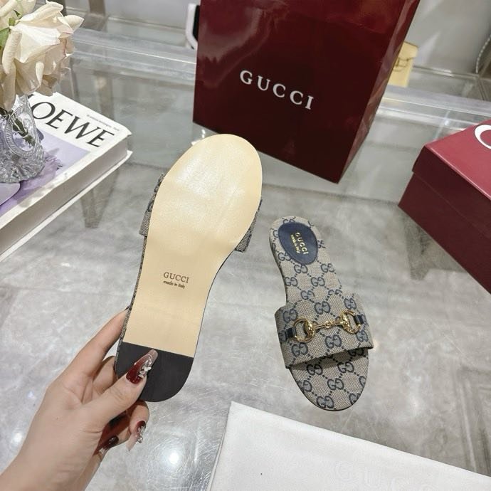 Шльопанці жіночі фото 9