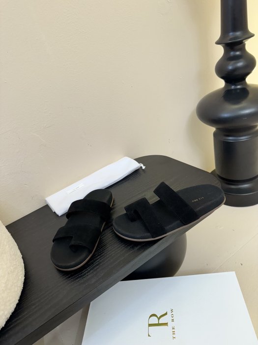 Шлепанцы женские фото 3