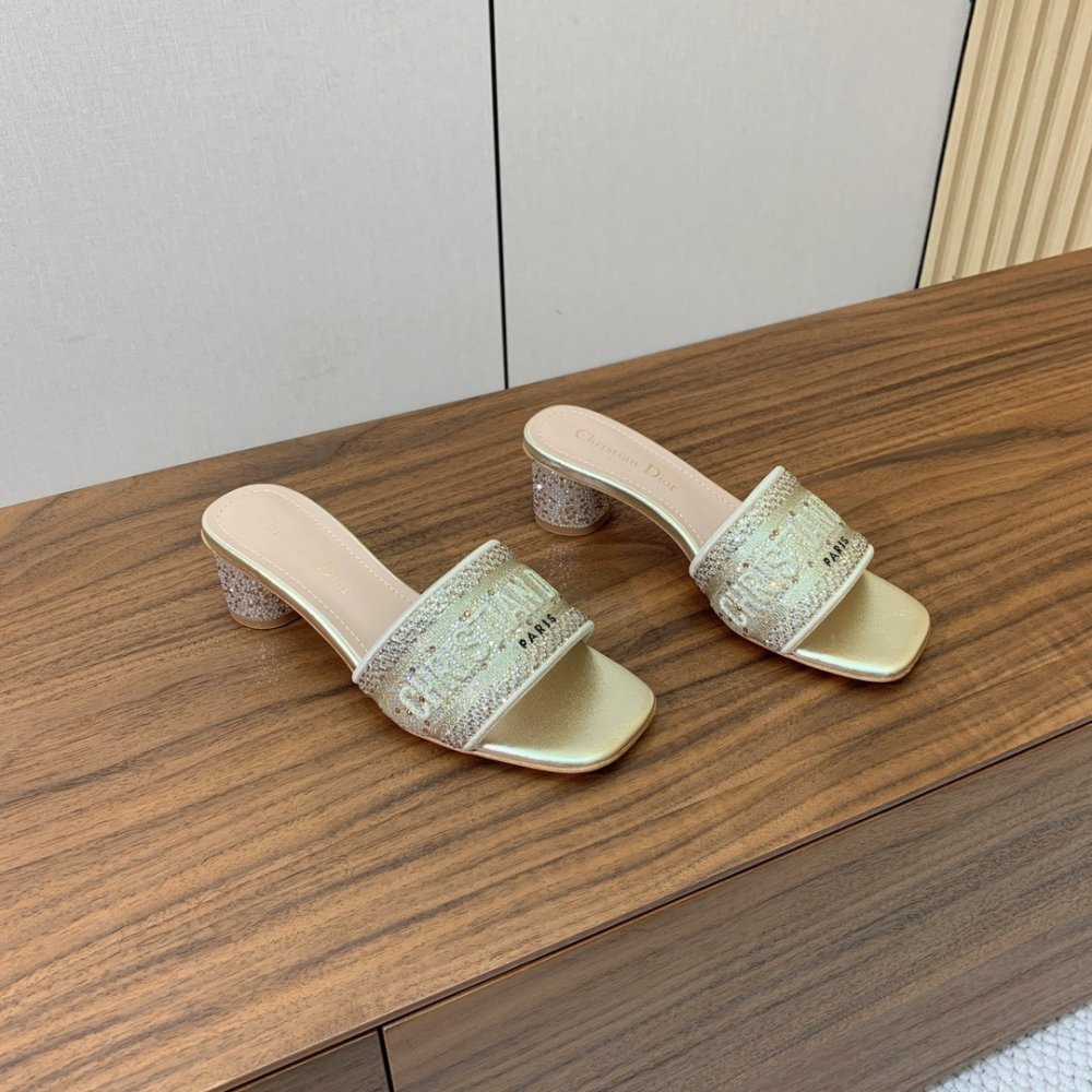 Шлепанцы женские фото 9