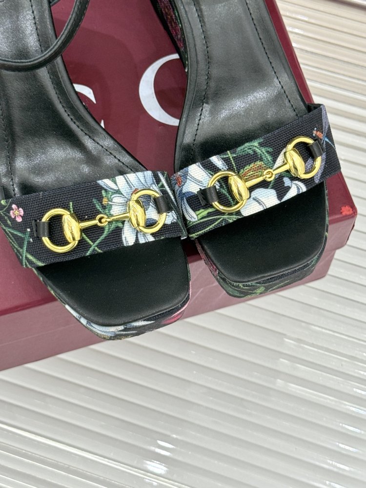 Босоножки фото 7