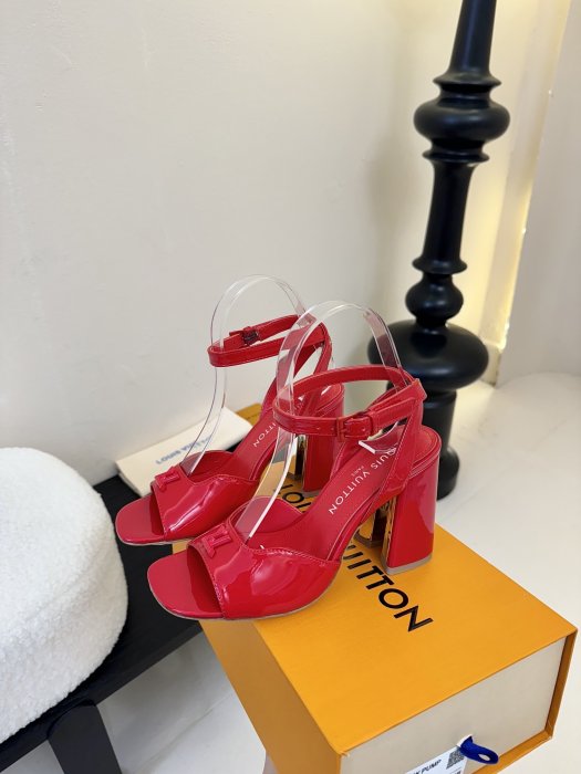 Босоножки фото 5