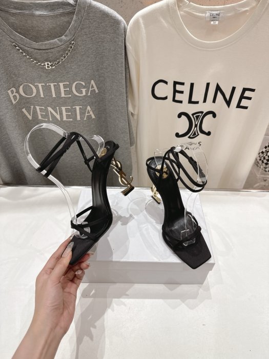 Босоножки фото 3