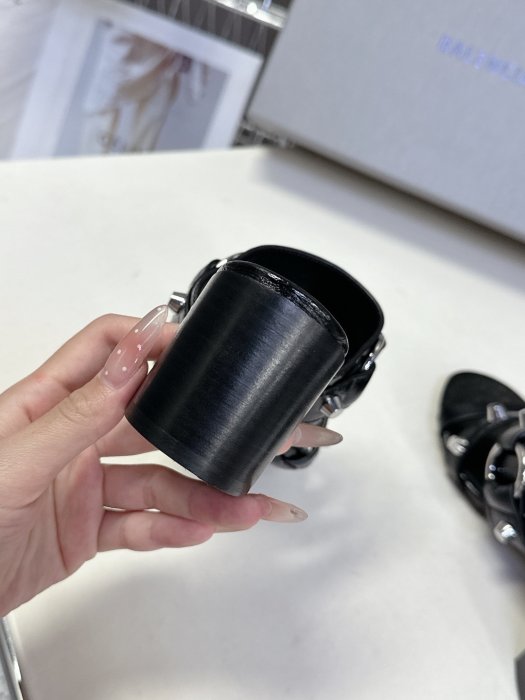 Босоножки фото 8