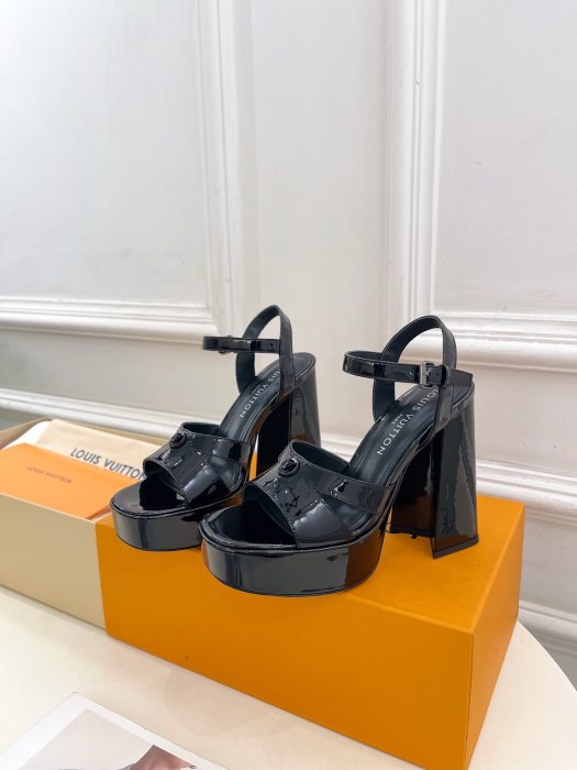 Босоножки фото 3