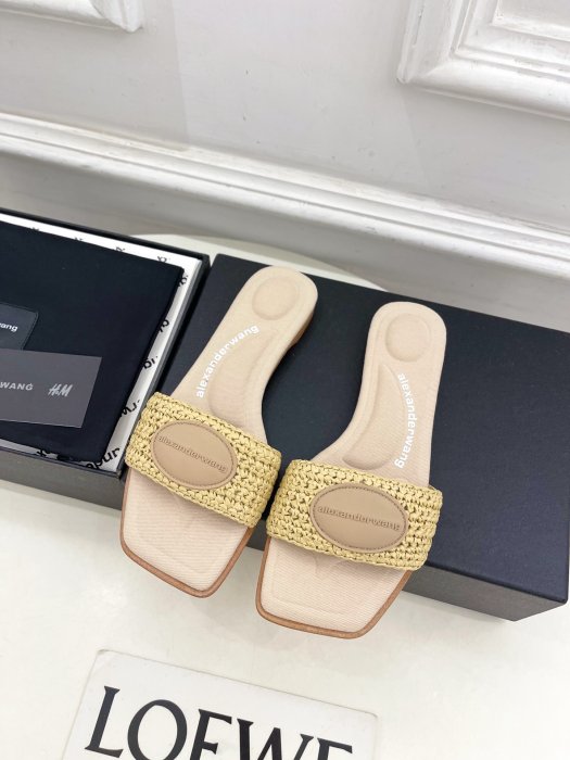 Шлепанцы женские фото 5