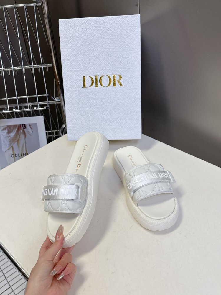 Шлепанцы женские фото 4