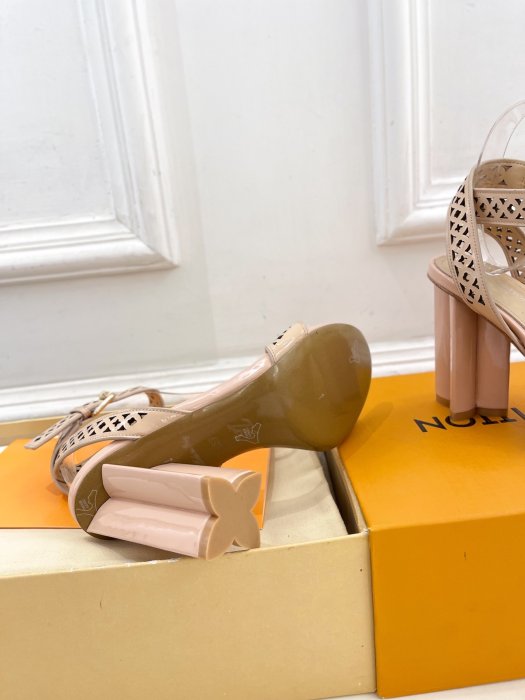 Босоножки фото 9