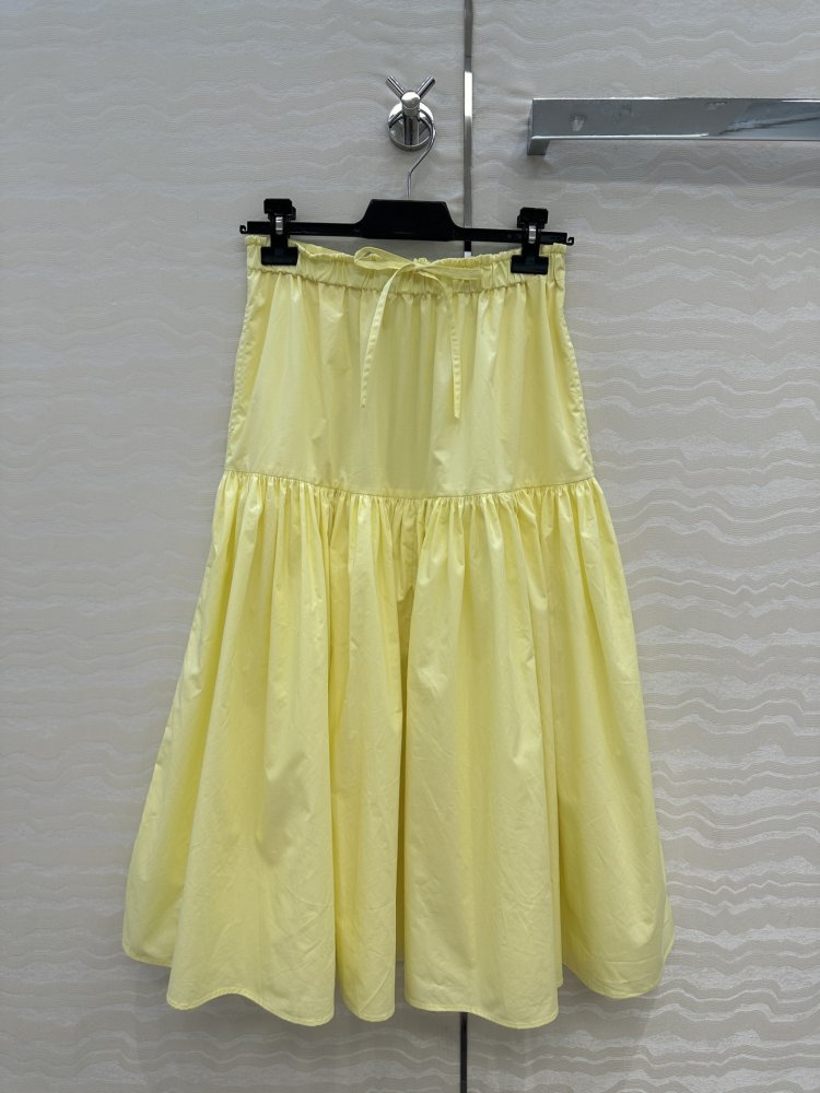 Long skirt on expositions