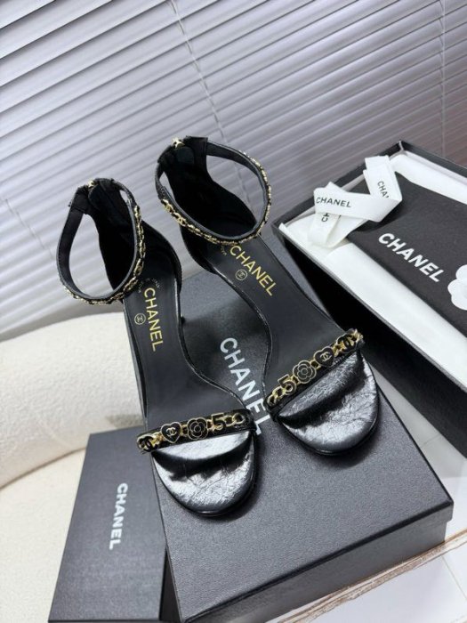 Босоножки фото 5