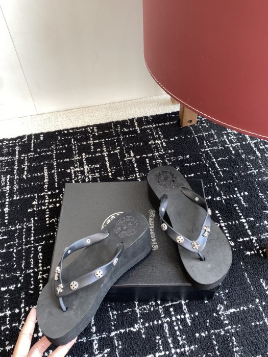 Шлепанцы женские фото 7