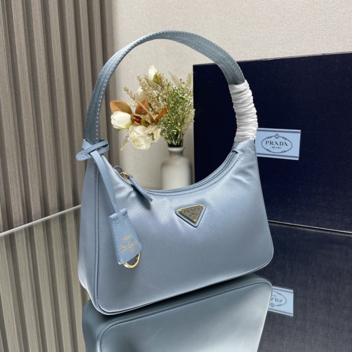 A bag women's Prada Nylon Hobo 23 cm фото 3
