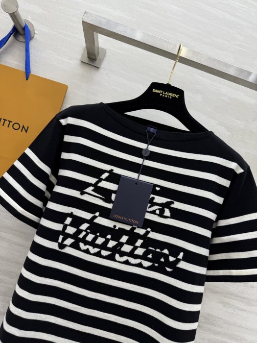 T-shirt women's фото 4