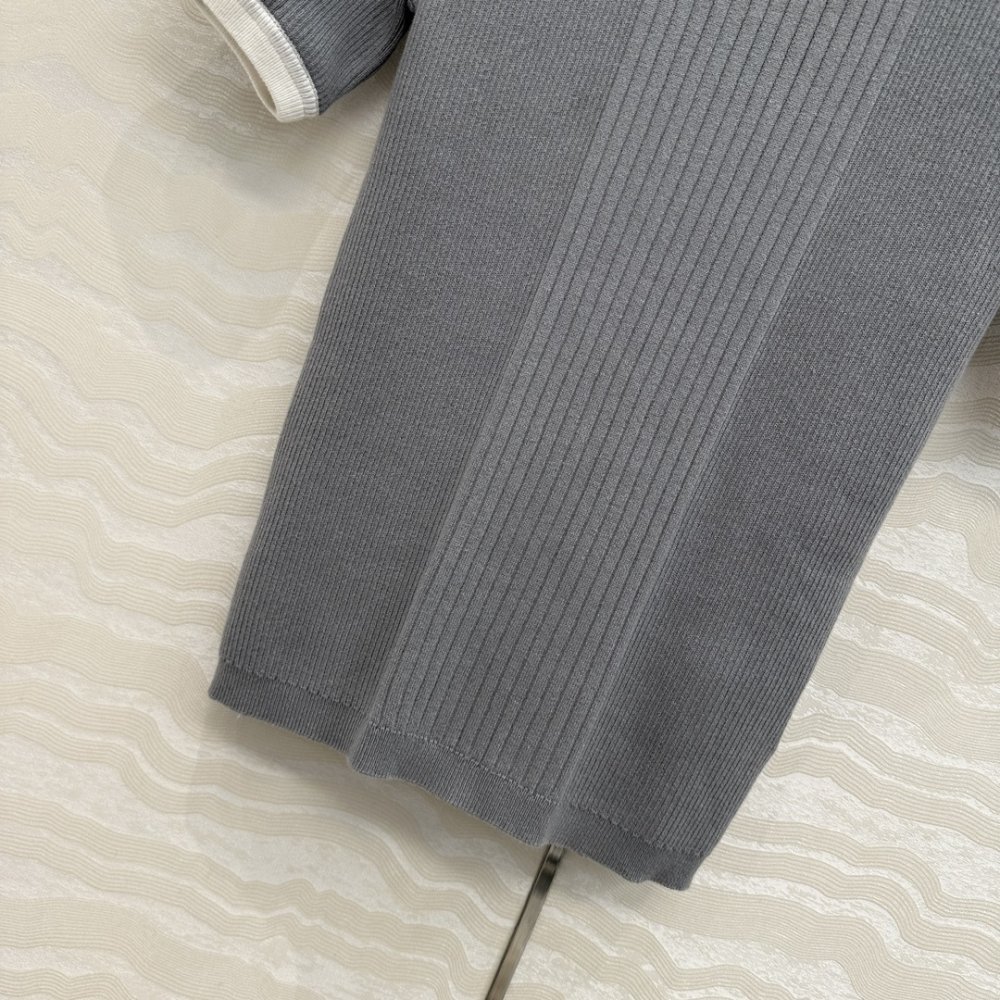 T-shirt women's фото 6