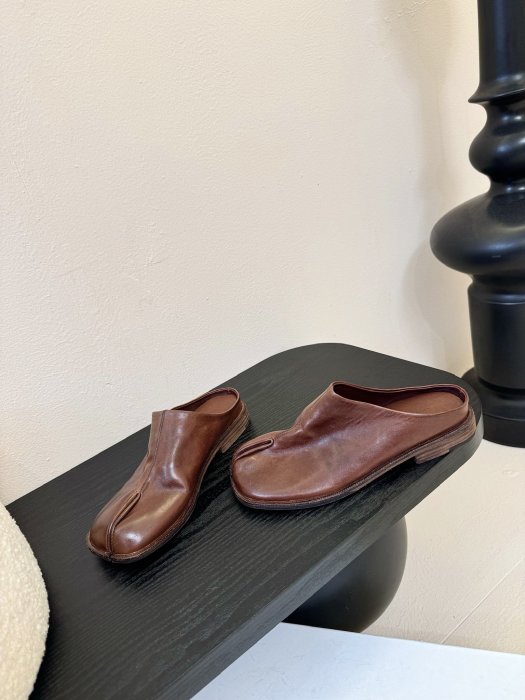 Мюли с раздвоенным носком фото 3