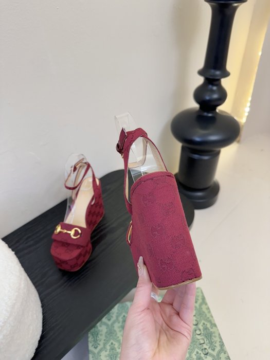 Босоножки фото 6