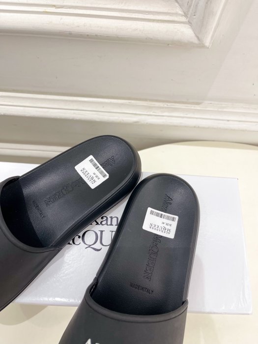 Шльопанці жіночі фото 7