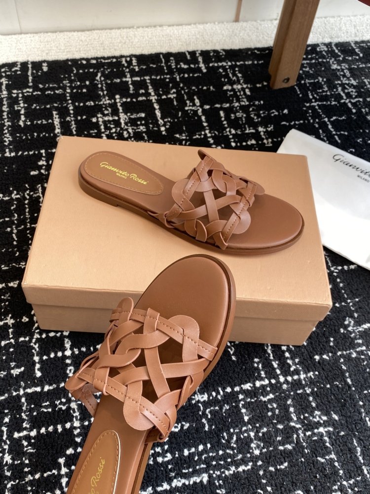 Шльопанці жіночі фото 6