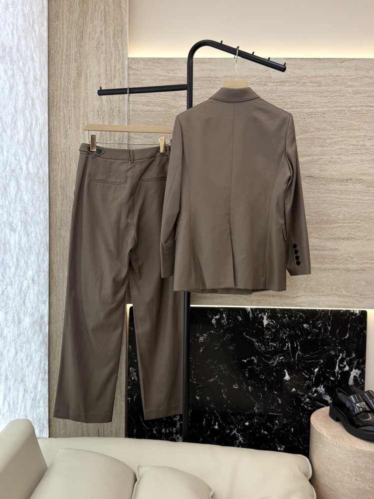 Костюм женский фото 2