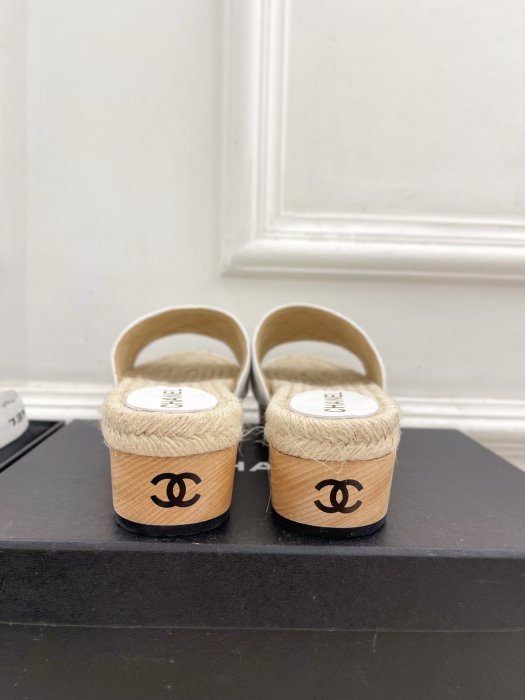 Шлепанцы женские фото 8