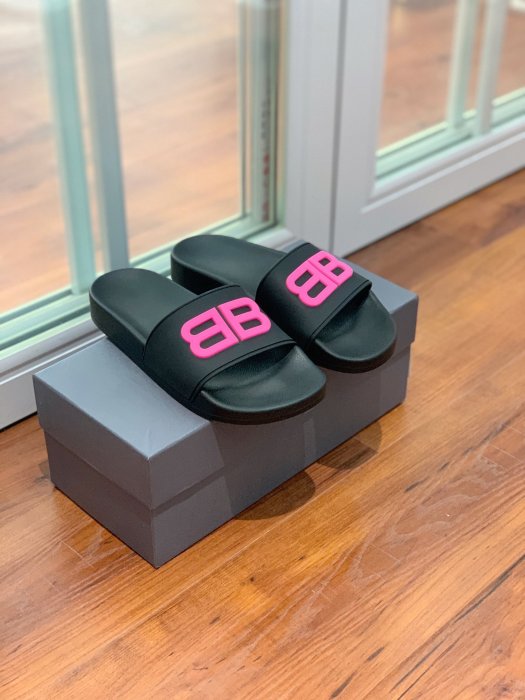 Шлепанцы фото 4